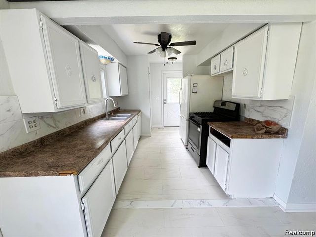 26439 Hopkins Street, Inkster, MI 48141