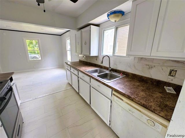 26439 Hopkins Street, Inkster, MI 48141