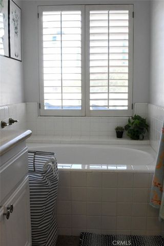 28338 Maxine, Saugus, CA 91350