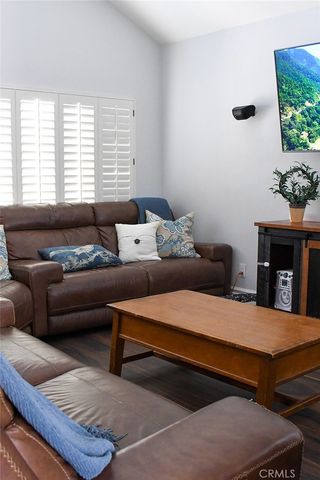 28338 Maxine, Saugus, CA 91350