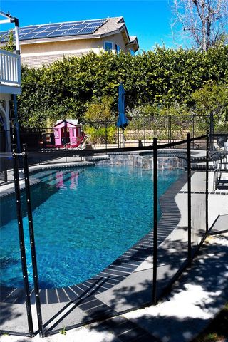 28338 Maxine, Saugus, CA 91350