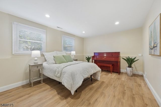 12 Knollwood Dr, Livingston Twp., NJ 07039