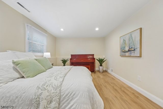 12 Knollwood Dr, Livingston Twp., NJ 07039