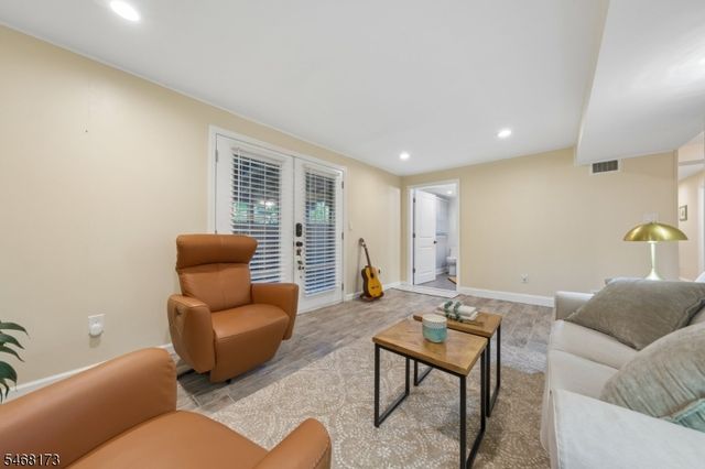 12 Knollwood Dr, Livingston Twp., NJ 07039