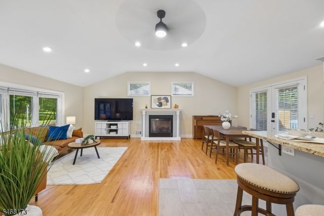 12 Knollwood Dr, Livingston Twp., NJ 07039