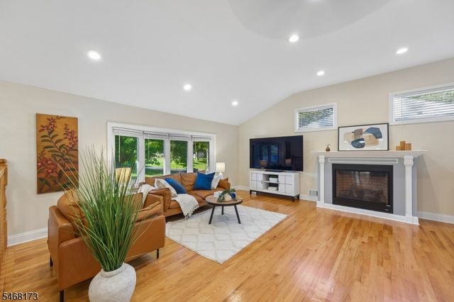 12 Knollwood Dr, Livingston Twp., NJ 07039