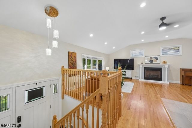 12 Knollwood Dr, Livingston Twp., NJ 07039