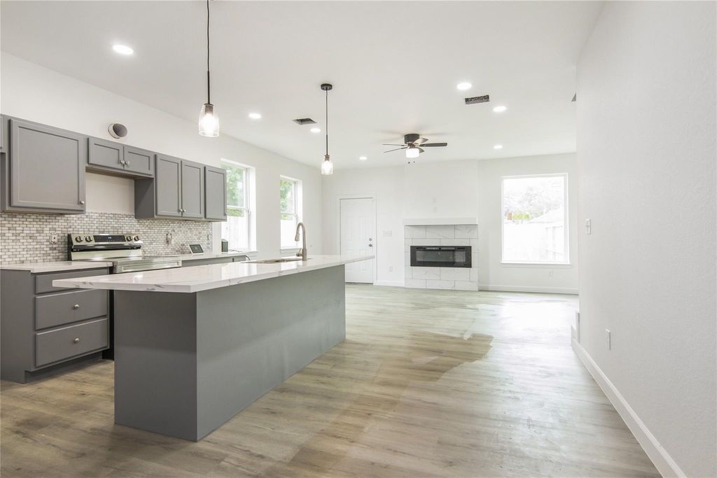 2305 Sakowitz Street B, Houston, TX 77020