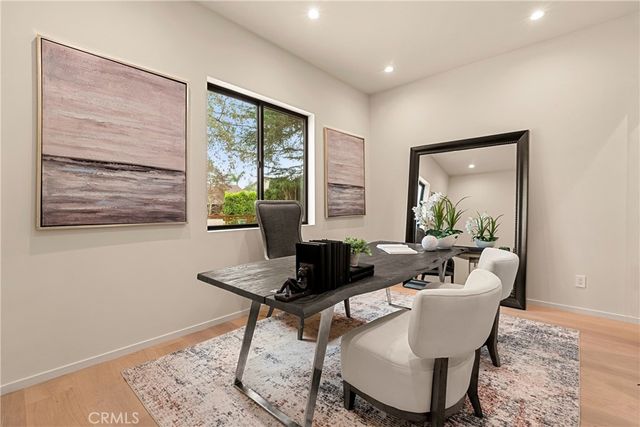 5525 Carpenter Avenue, Valley Village, CA 91607