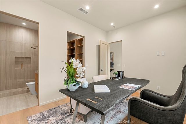 5525 Carpenter Avenue, Valley Village, CA 91607