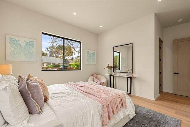 5525 Carpenter Avenue, Valley Village, CA 91607