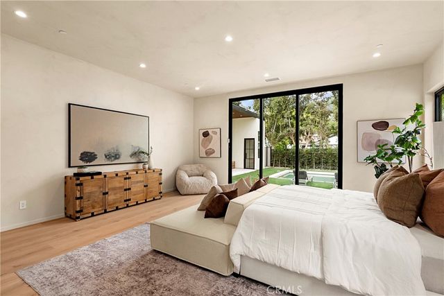 5525 Carpenter Avenue, Valley Village, CA 91607