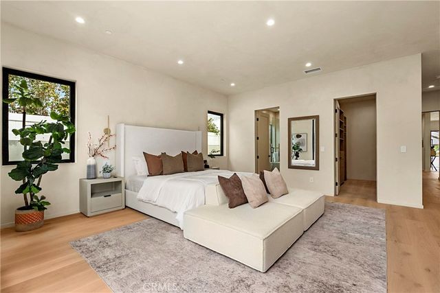 5525 Carpenter Avenue, Valley Village, CA 91607