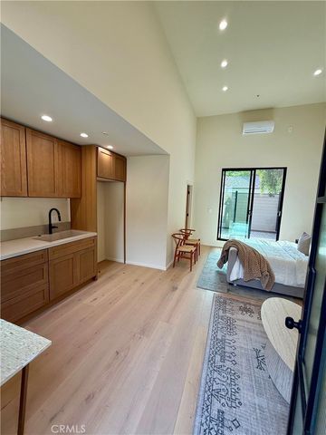 5525 Carpenter Avenue, Valley Village, CA 91607