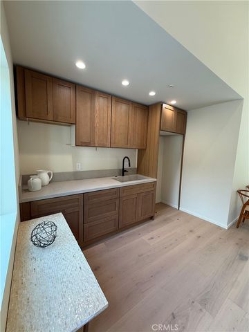 5525 Carpenter Avenue, Valley Village, CA 91607