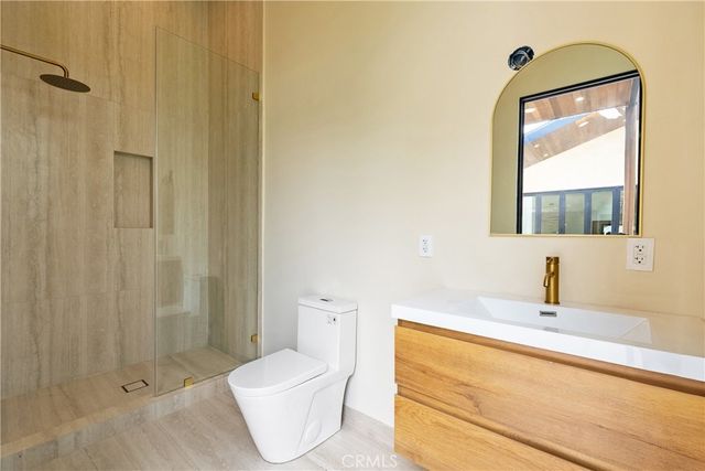 5525 Carpenter Avenue, Valley Village, CA 91607