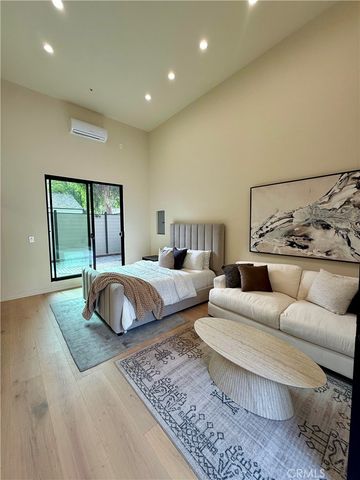 5525 Carpenter Avenue, Valley Village, CA 91607