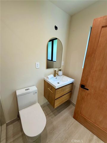 5525 Carpenter Avenue, Valley Village, CA 91607