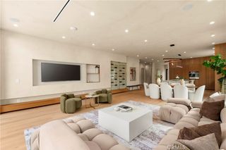 5525 Carpenter Avenue, Valley Village, CA 91607