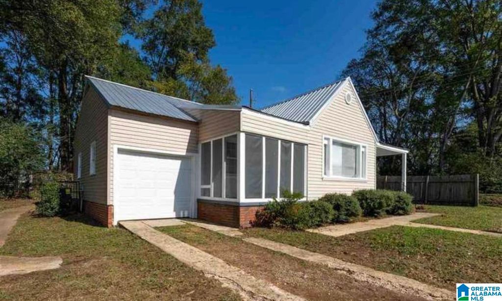 1215 15TH STREET N, Bessemer, AL 35020