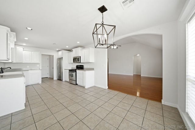 9479 E 139th Place North, Collinsville, OK 74021