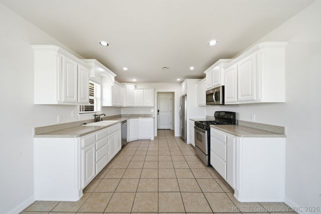 9479 E 139th Place North, Collinsville, OK 74021