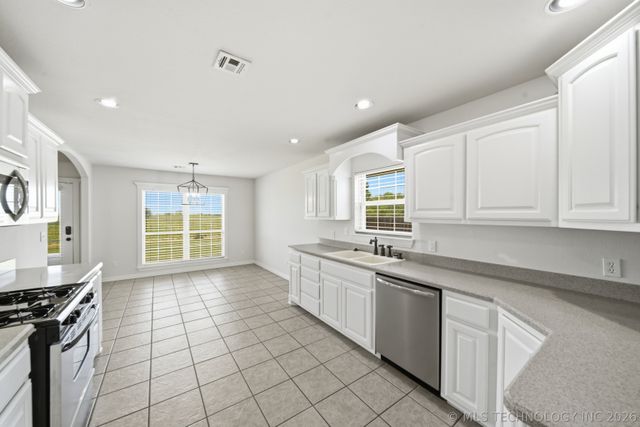 9479 E 139th Place North, Collinsville, OK 74021