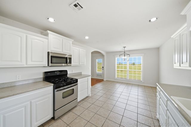 9479 E 139th Place North, Collinsville, OK 74021