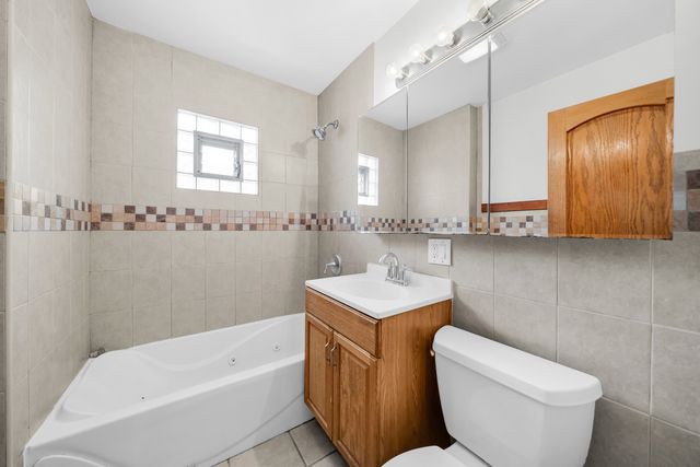 1446 EVERETT Avenue, Des Plaines, IL 60018
