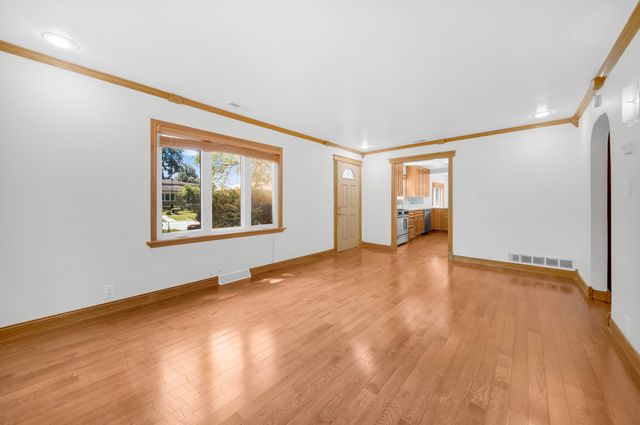 1446 EVERETT Avenue, Des Plaines, IL 60018