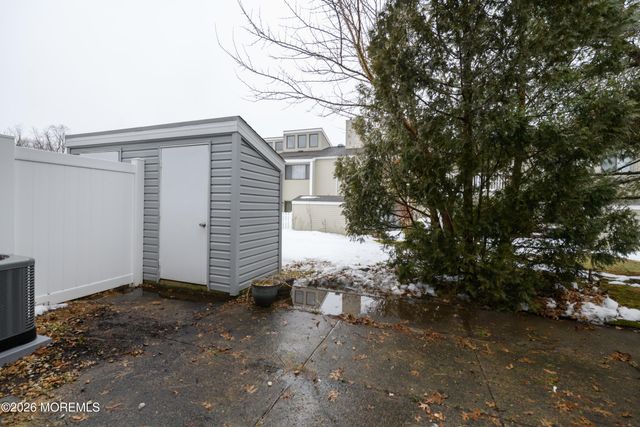 8 Beverly Court, Tinton Falls, NJ 07724