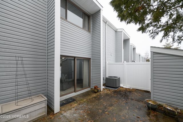 8 Beverly Court, Tinton Falls, NJ 07724