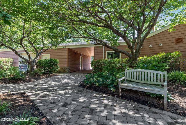 8 Beverly Court, Tinton Falls, NJ 07724