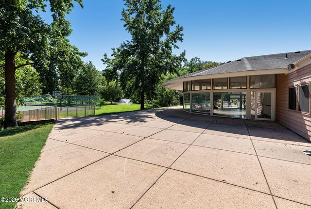 8 Beverly Court, Tinton Falls, NJ 07724