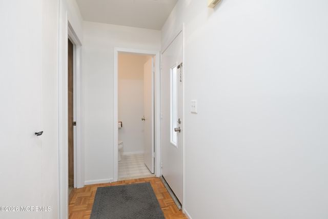 8 Beverly Court, Tinton Falls, NJ 07724