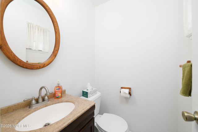 8 Beverly Court, Tinton Falls, NJ 07724