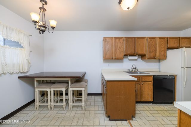 8 Beverly Court, Tinton Falls, NJ 07724