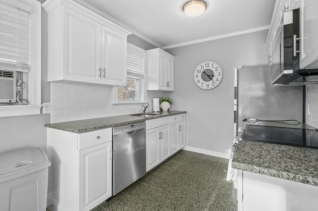 7 Columbus Avenue, West Yarmouth, MA 02673