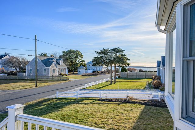 7 Columbus Avenue, West Yarmouth, MA 02673