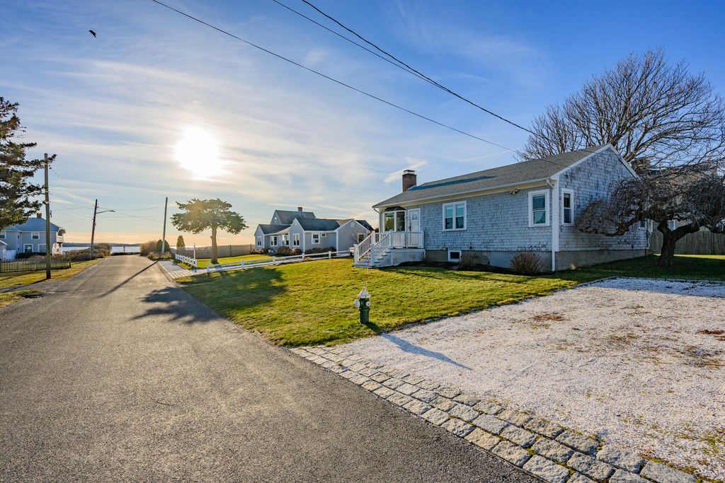 7 Columbus Avenue, West Yarmouth, MA 02673