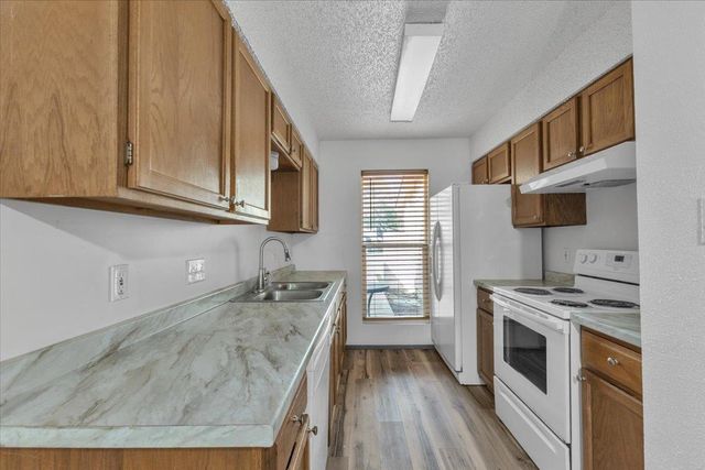8713 Pineridge DR, Austin, TX 78729
