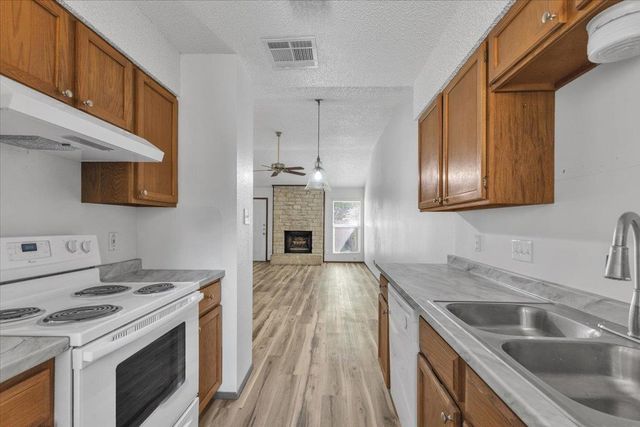 8713 Pineridge DR, Austin, TX 78729