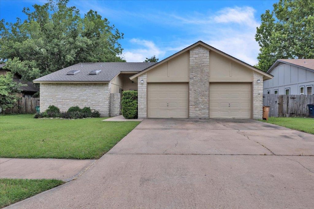 8713 Pineridge DR, Austin, TX 78729