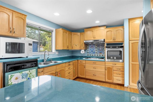 1127 SW Fairhaven Drive, Oak Harbor, WA 98277