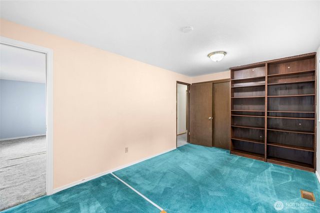 1127 SW Fairhaven Drive, Oak Harbor, WA 98277