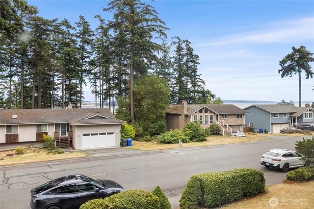 1127 SW Fairhaven Drive, Oak Harbor, WA 98277