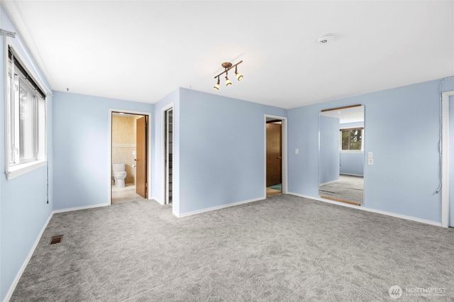 1127 SW Fairhaven Drive, Oak Harbor, WA 98277