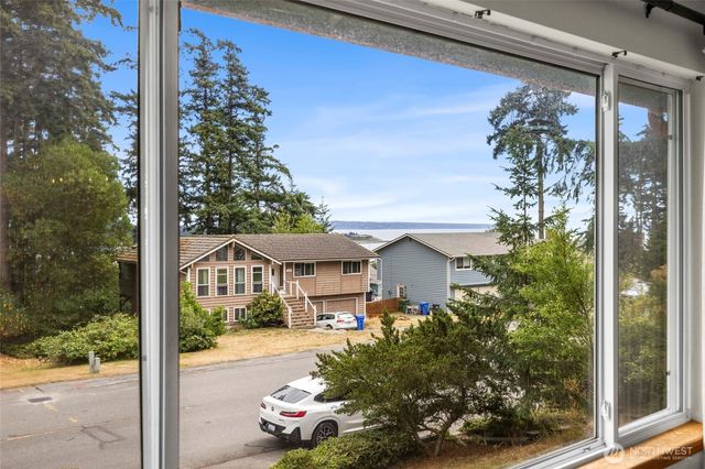 1127 SW Fairhaven Drive, Oak Harbor, WA 98277