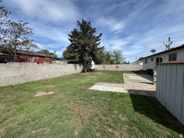 5222 S QUEENSWOOD DR, Taylorsville, UT 84129