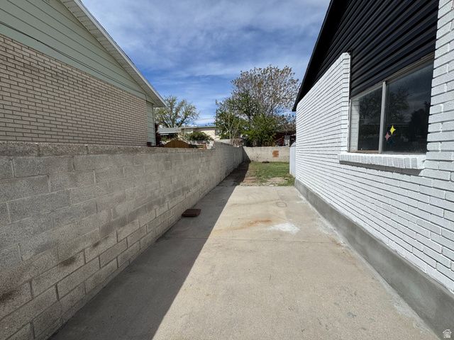 5222 S QUEENSWOOD DR, Taylorsville, UT 84129